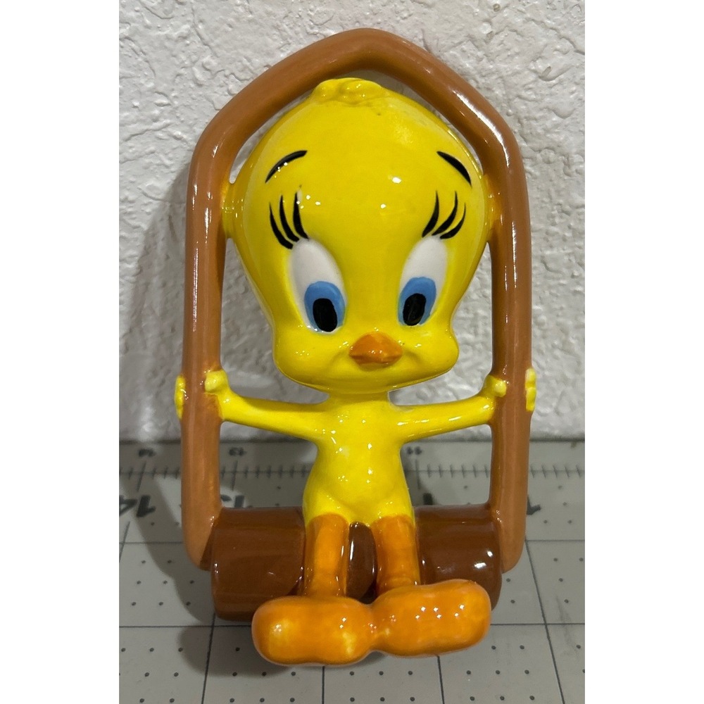 Vintage 1997 Warner Bros Tweety Bird Ceramic Wall Hanging Figurine Looney Tunes